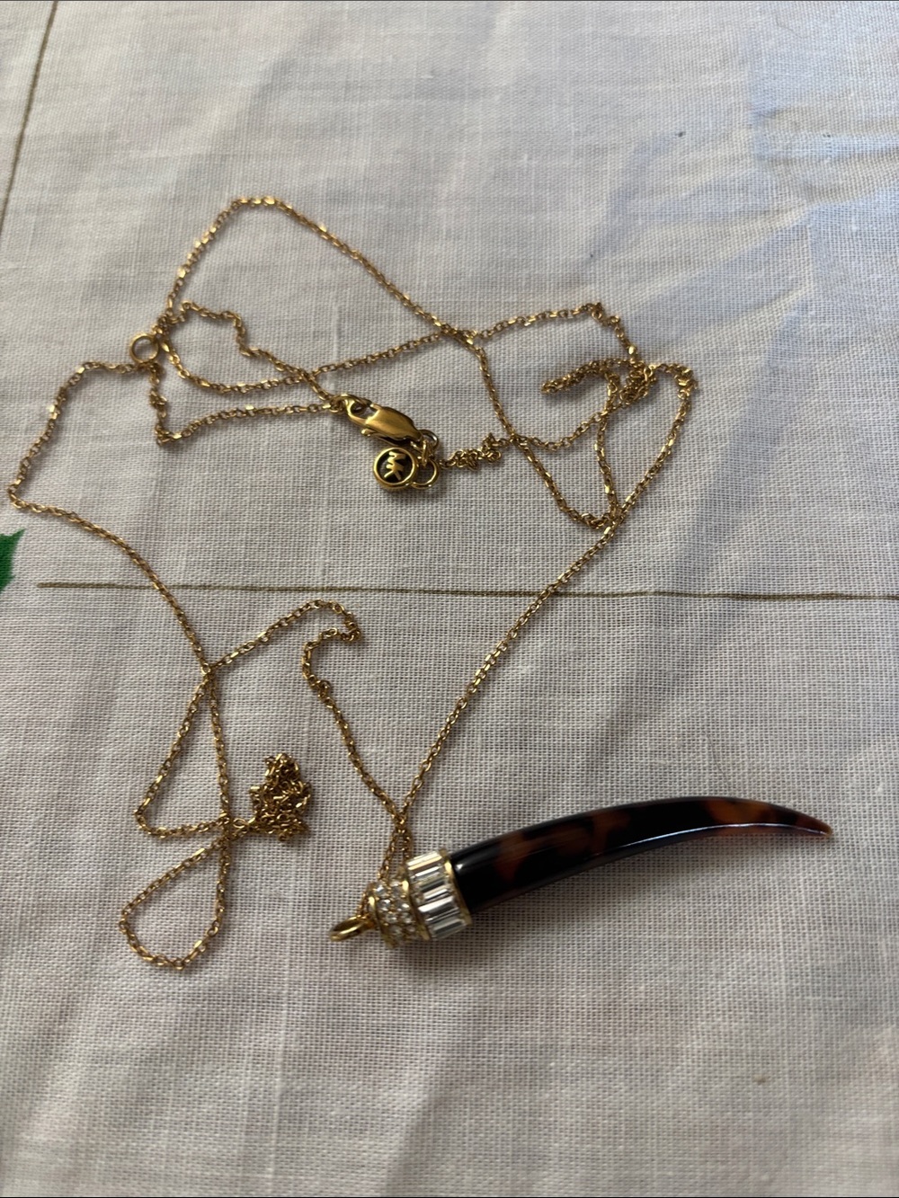 Gold Chain Necklace with Tortoiseshell Horn Pendant